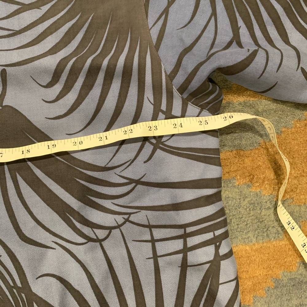 [Tommy Bahama] 100% silk palm frond button down - Picture 6 of 7